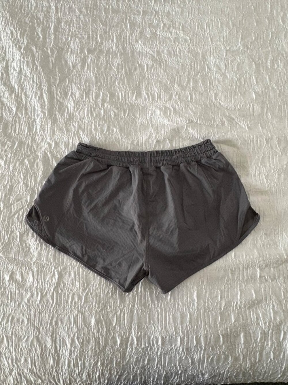 Lululemon Hotty Hot Low Rise Shorts II 2.5" Dark Carbon Running Swift 6 S - Picture 6 of 11
